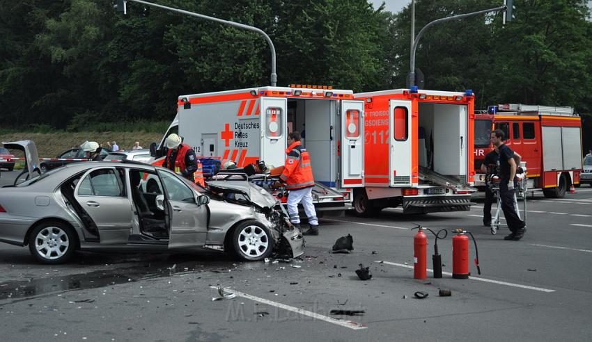 Schwerer Unfall mit Reisebus Lohmar Donrather Dreieck P133.JPG